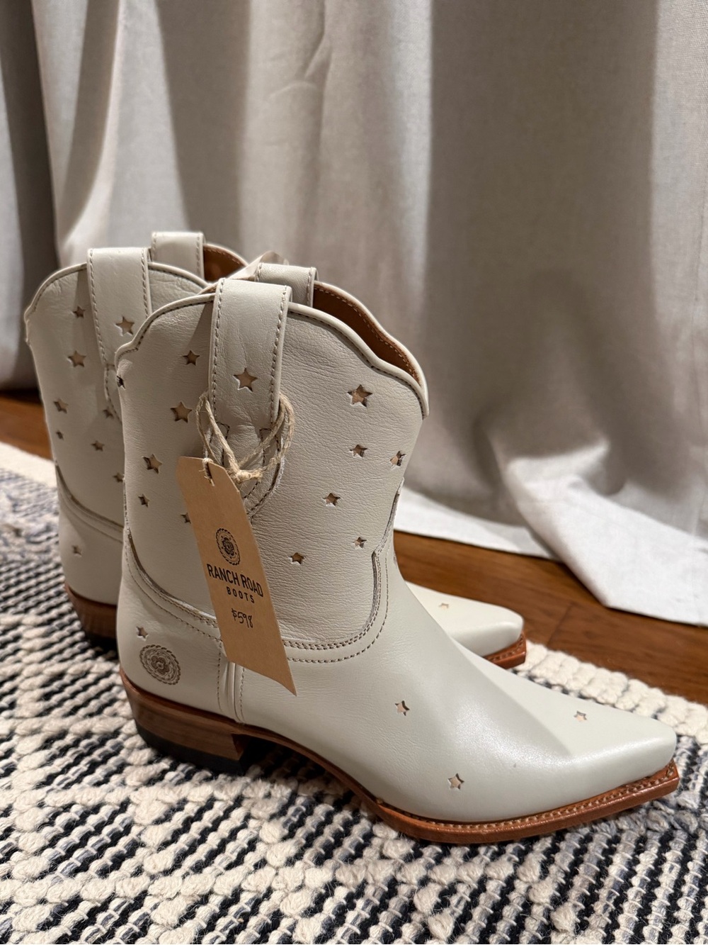 Ranch Road Presidio Short White Star Boots NIB